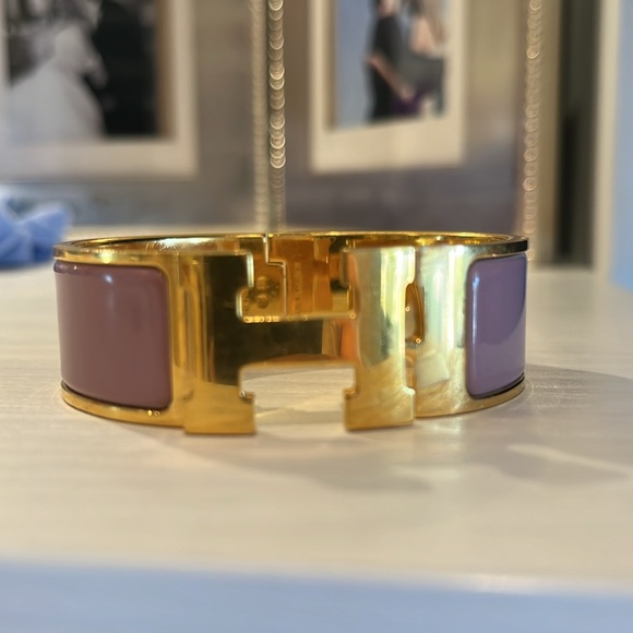 Beautiful Wide Lavender Hermes Clic Clac Bracelet- color not available anymore! - Picture 4 of 17